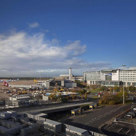 Radisson Blu Manchester Airport Hale  Esterno foto The hotel from the airport