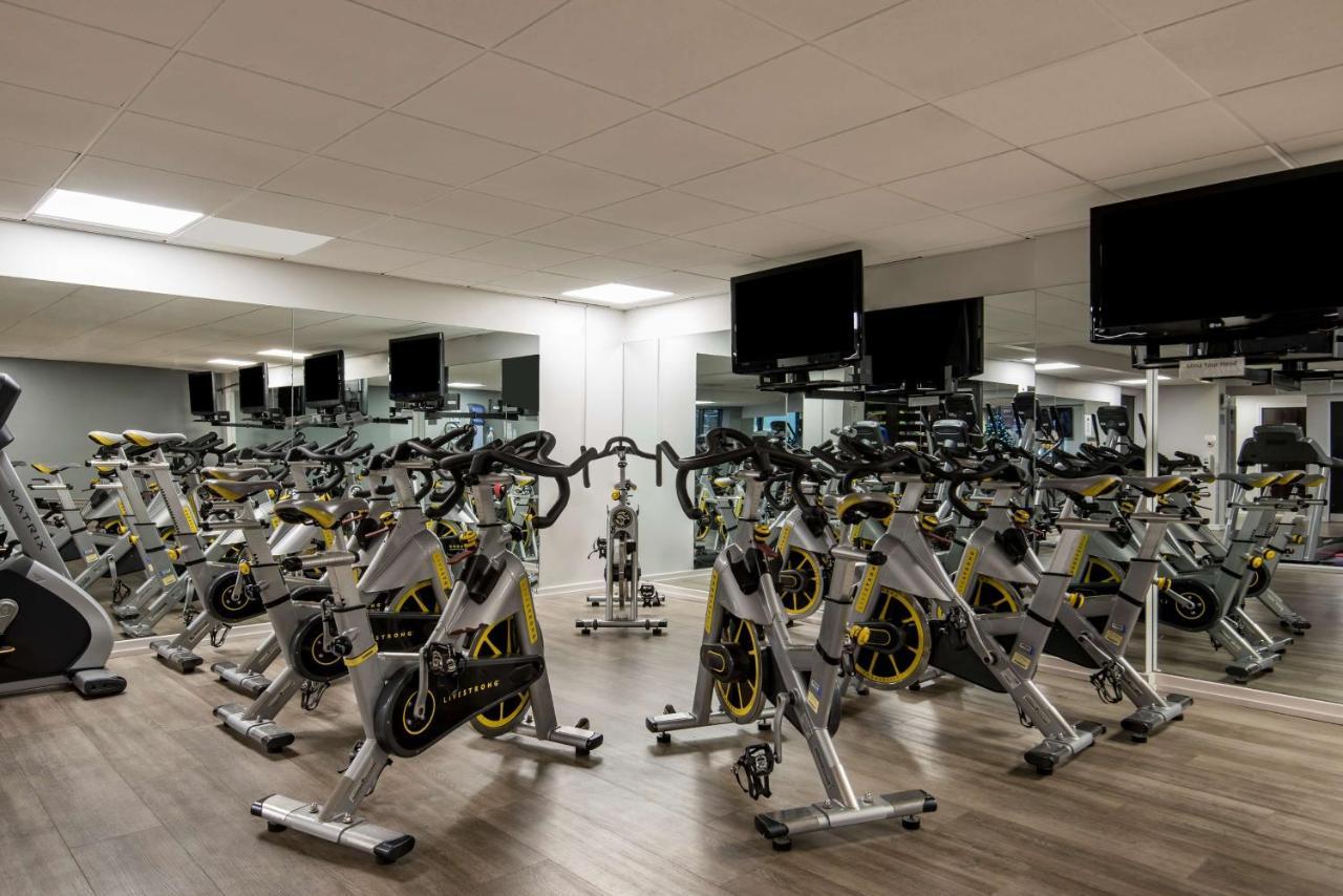 Radisson Blu Manchester Airport Hale  Esterno foto Spin class at a gym