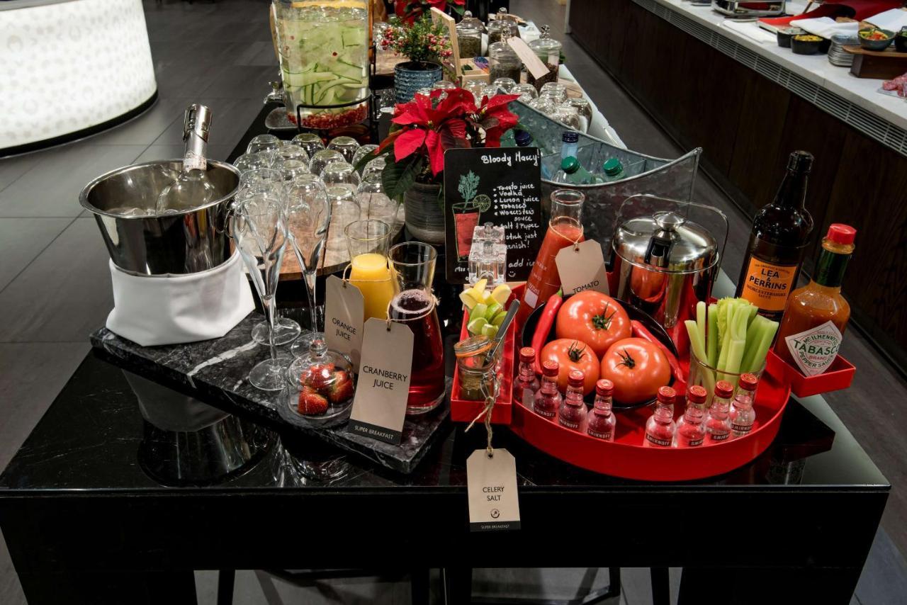 Radisson Blu Manchester Airport Hale  Esterno foto Bloody Mary cocktail