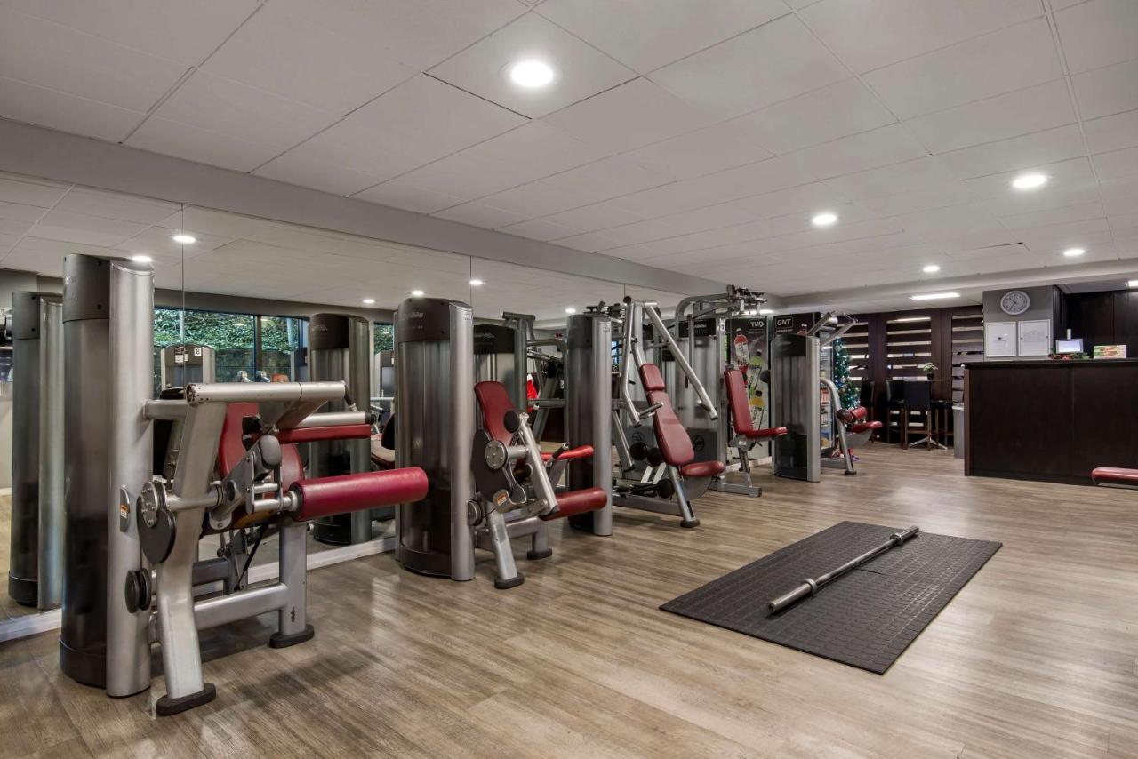 Radisson Blu Manchester Airport Hale  Esterno foto Fitness center