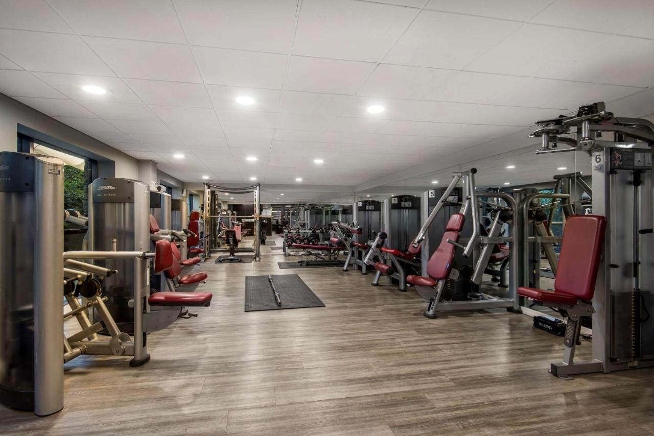 Radisson Blu Manchester Airport Hale  Esterno foto Gym interior