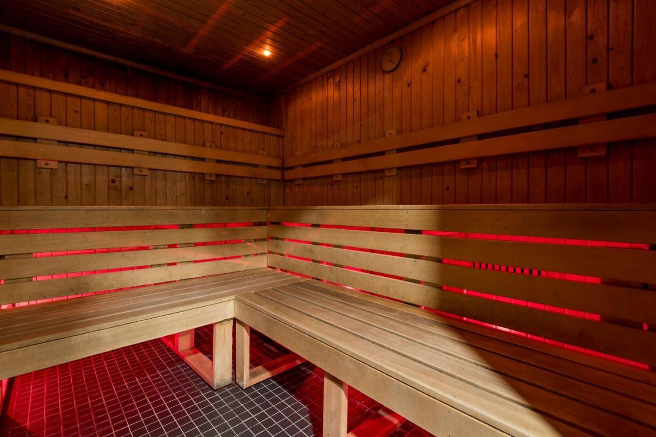 Radisson Blu Manchester Airport Hale  Esterno foto Sauna
