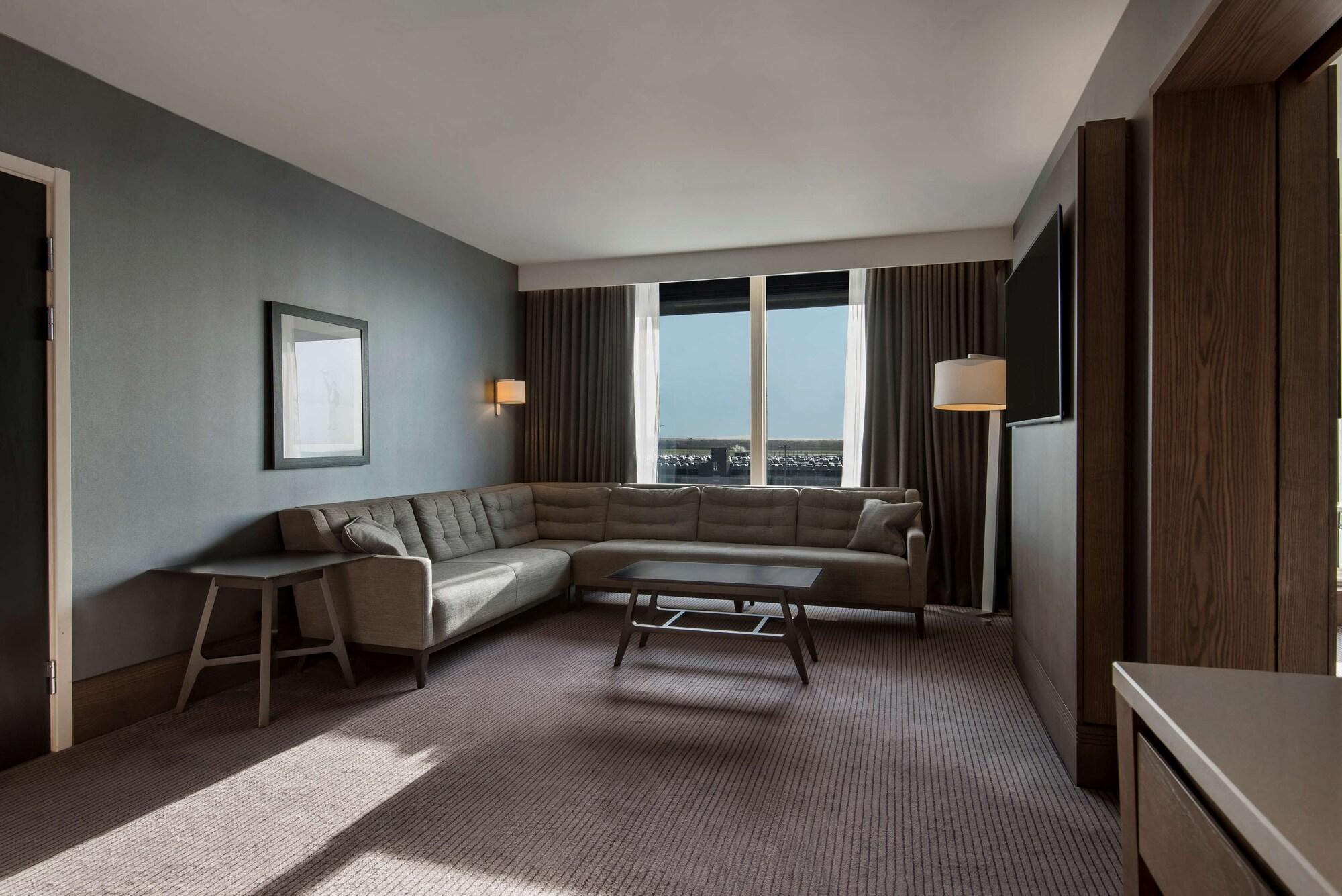 Radisson Blu Manchester Airport Hale  Esterno foto