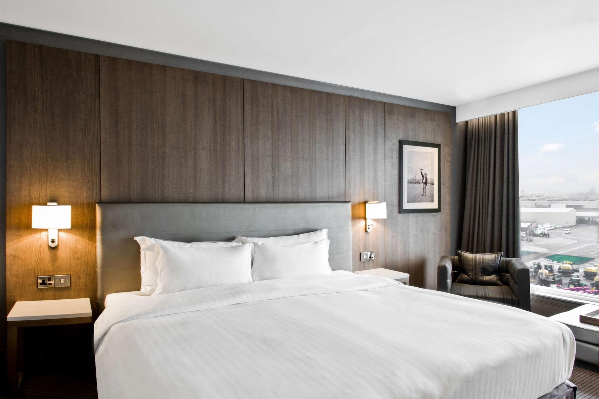 Radisson Blu Manchester Airport Hale  Esterno foto A room at the hotel
