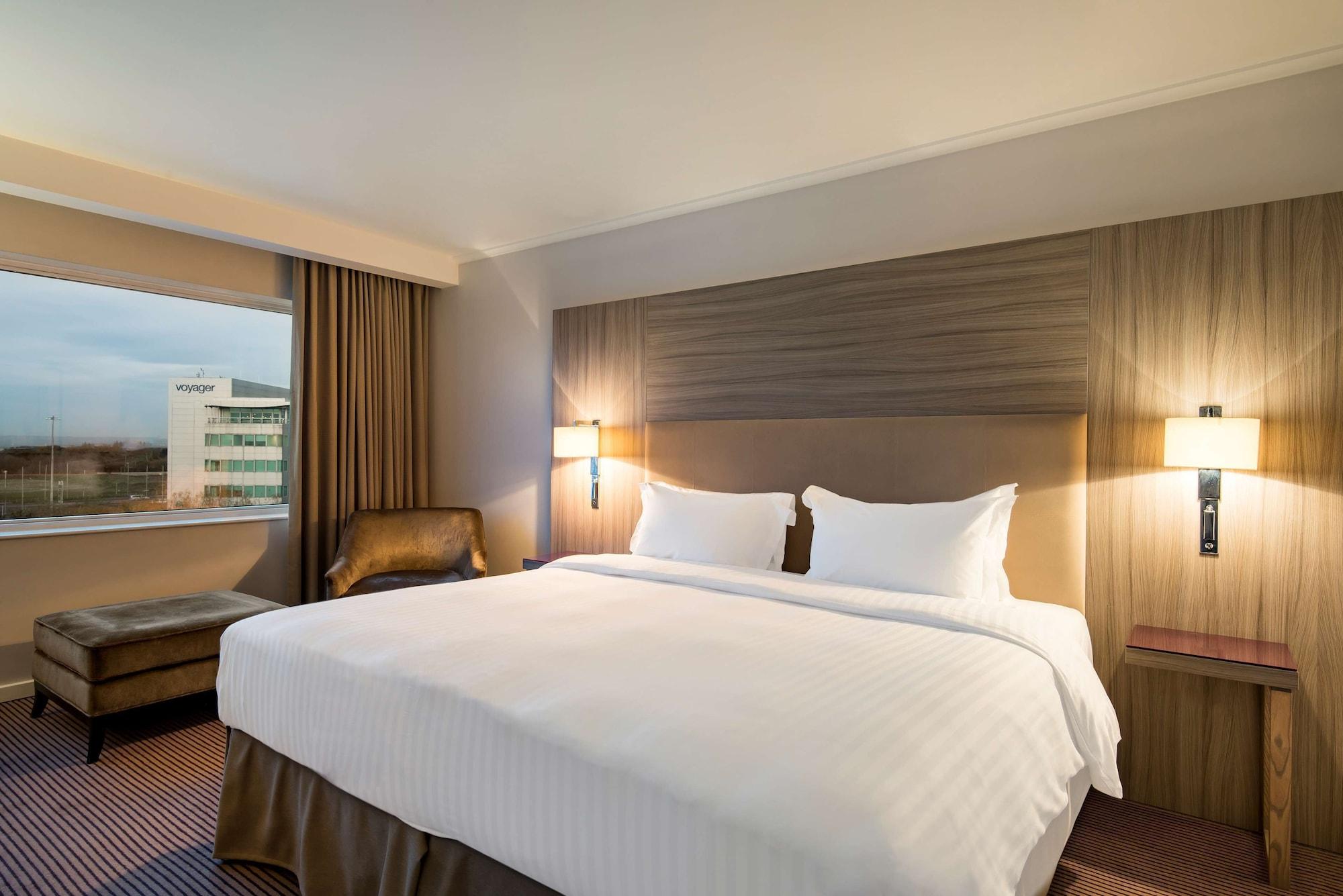 Radisson Blu Manchester Airport Hale  Esterno foto Room at the hotel