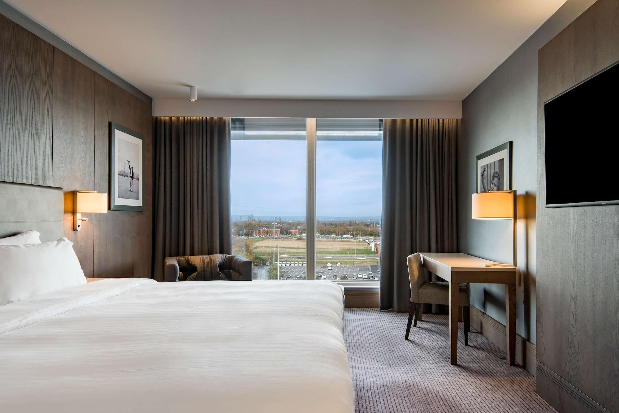 Radisson Blu Manchester Airport Hale  Esterno foto A room at the hotel