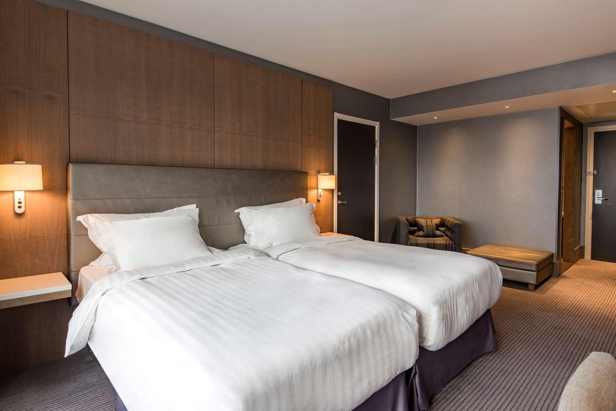 Radisson Blu Manchester Airport Hale  Esterno foto Room at the hotel