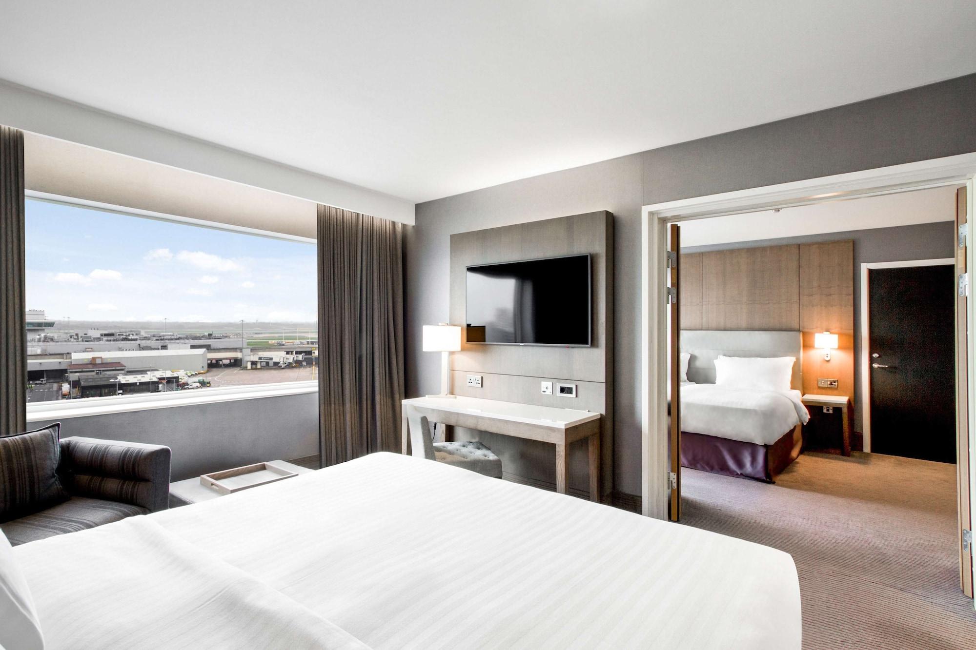 Radisson Blu Manchester Airport Hale  Esterno foto A room at the London Heathrow Airport
