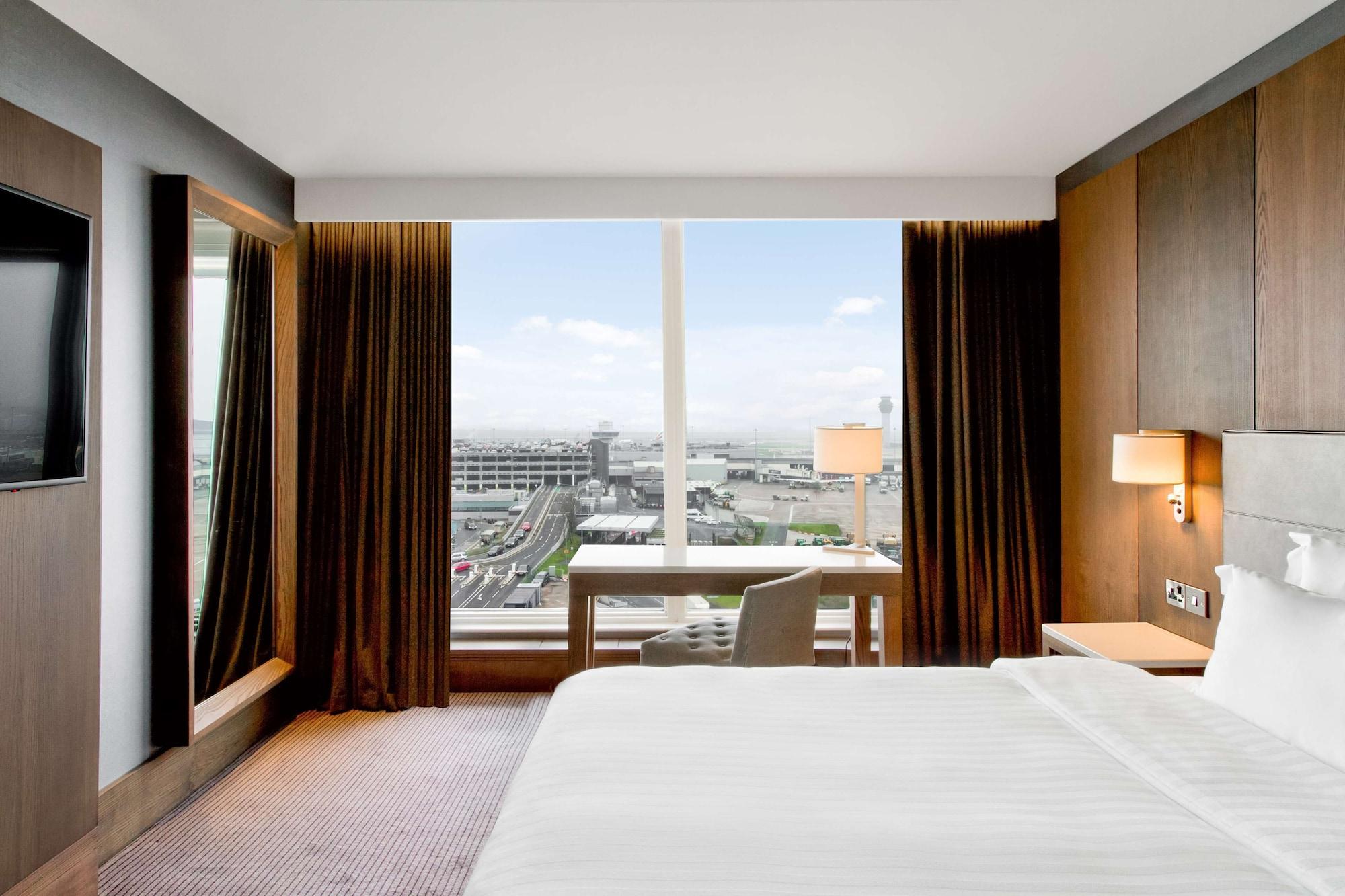 Radisson Blu Manchester Airport Hale  Esterno foto The view from the room