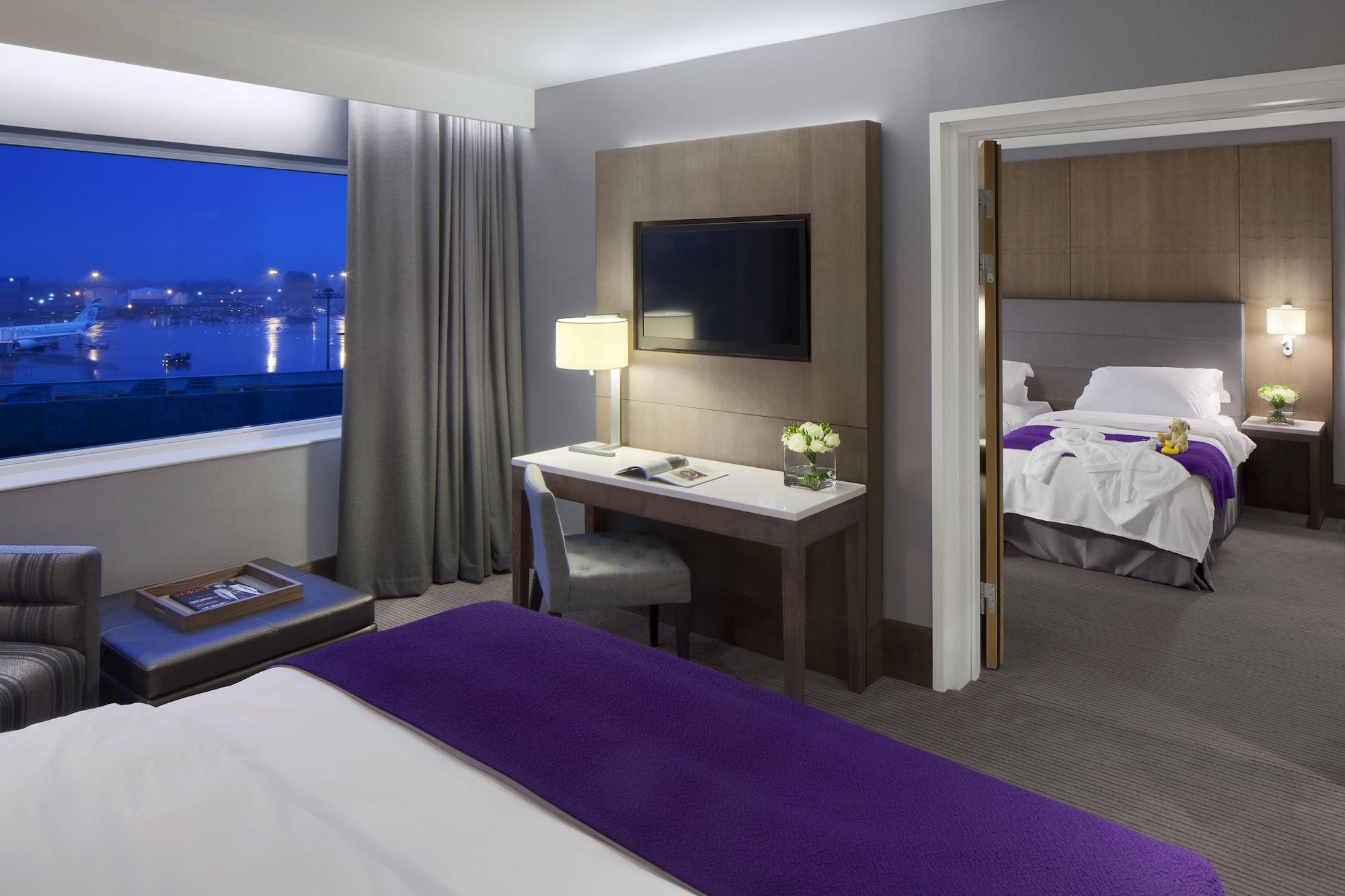 Radisson Blu Manchester Airport Hale  Esterno foto A room at the hotel