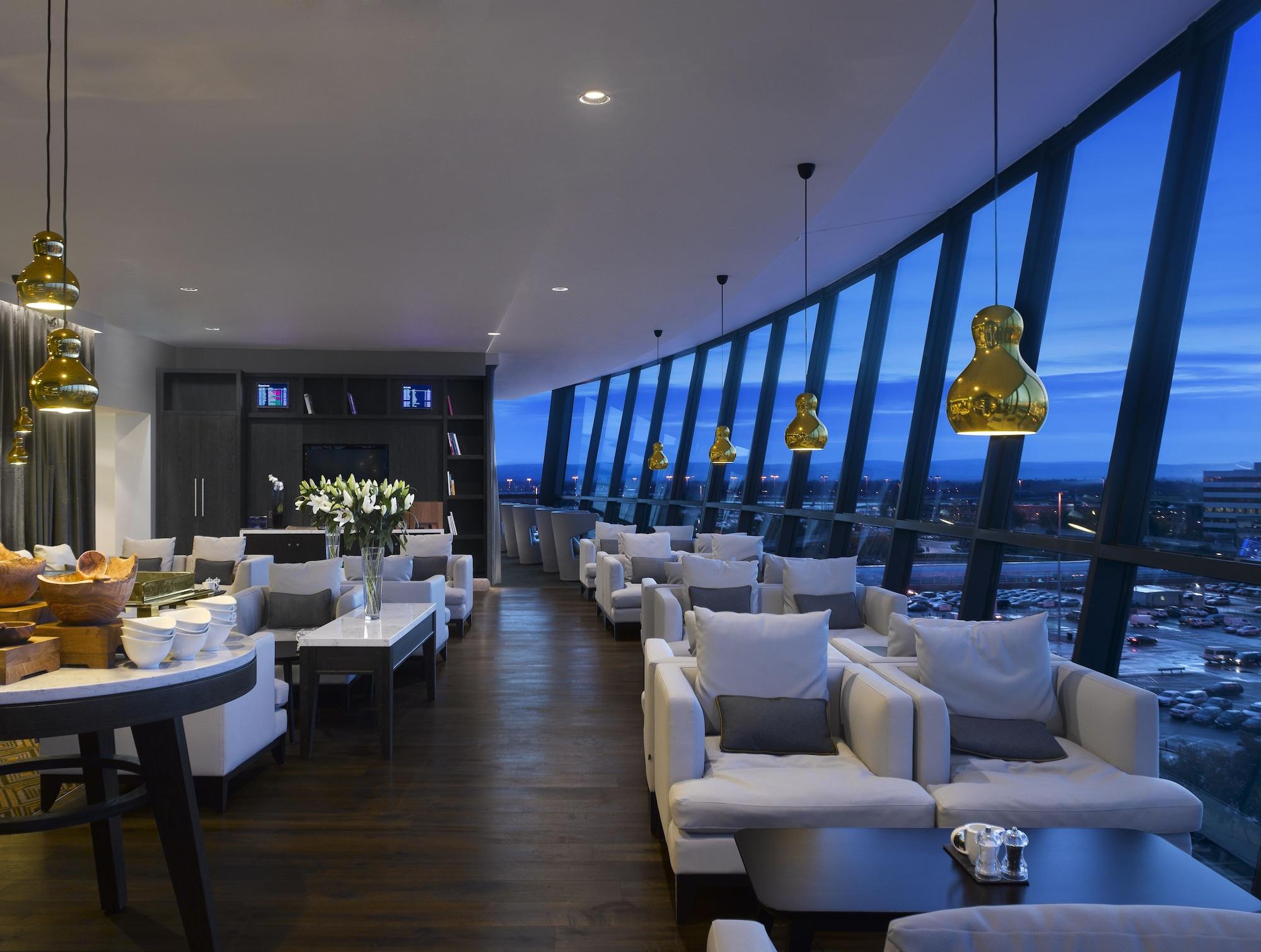 Radisson Blu Manchester Airport Hale  Esterno foto The Sky Lounge at the airport