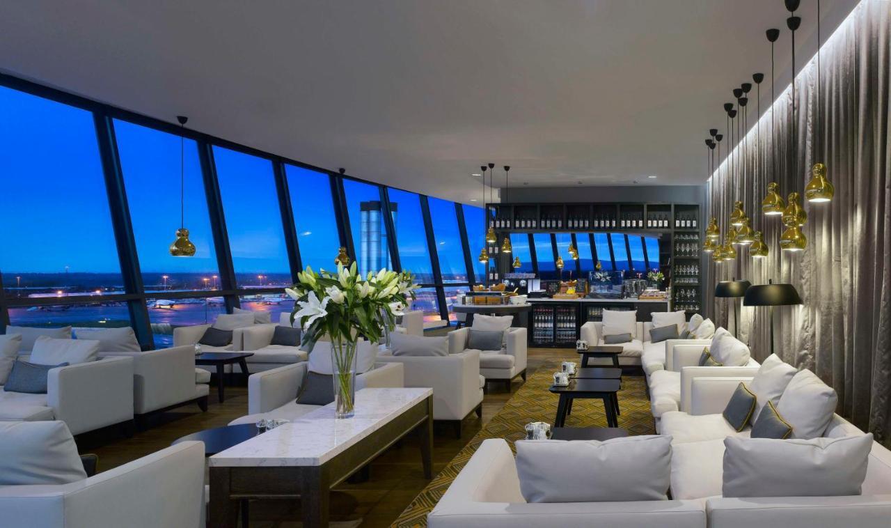 Radisson Blu Manchester Airport Hale  Esterno foto The lounge at the airport