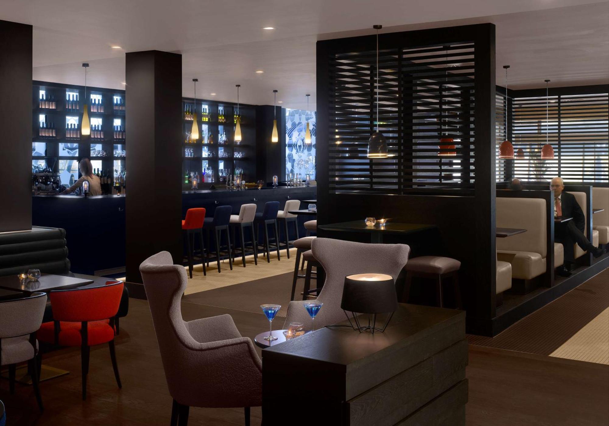 Radisson Blu Manchester Airport Hale  Esterno foto Interior of the hotel