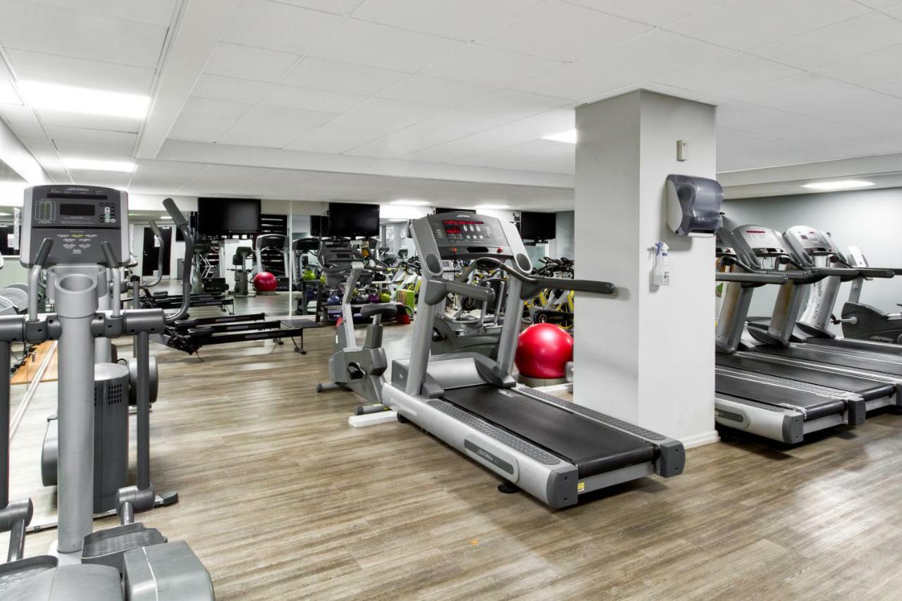 Radisson Blu Manchester Airport Hale  Esterno foto Fitness center