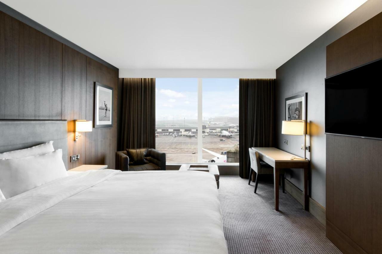 Radisson Blu Manchester Airport Hale  Esterno foto The view from the room